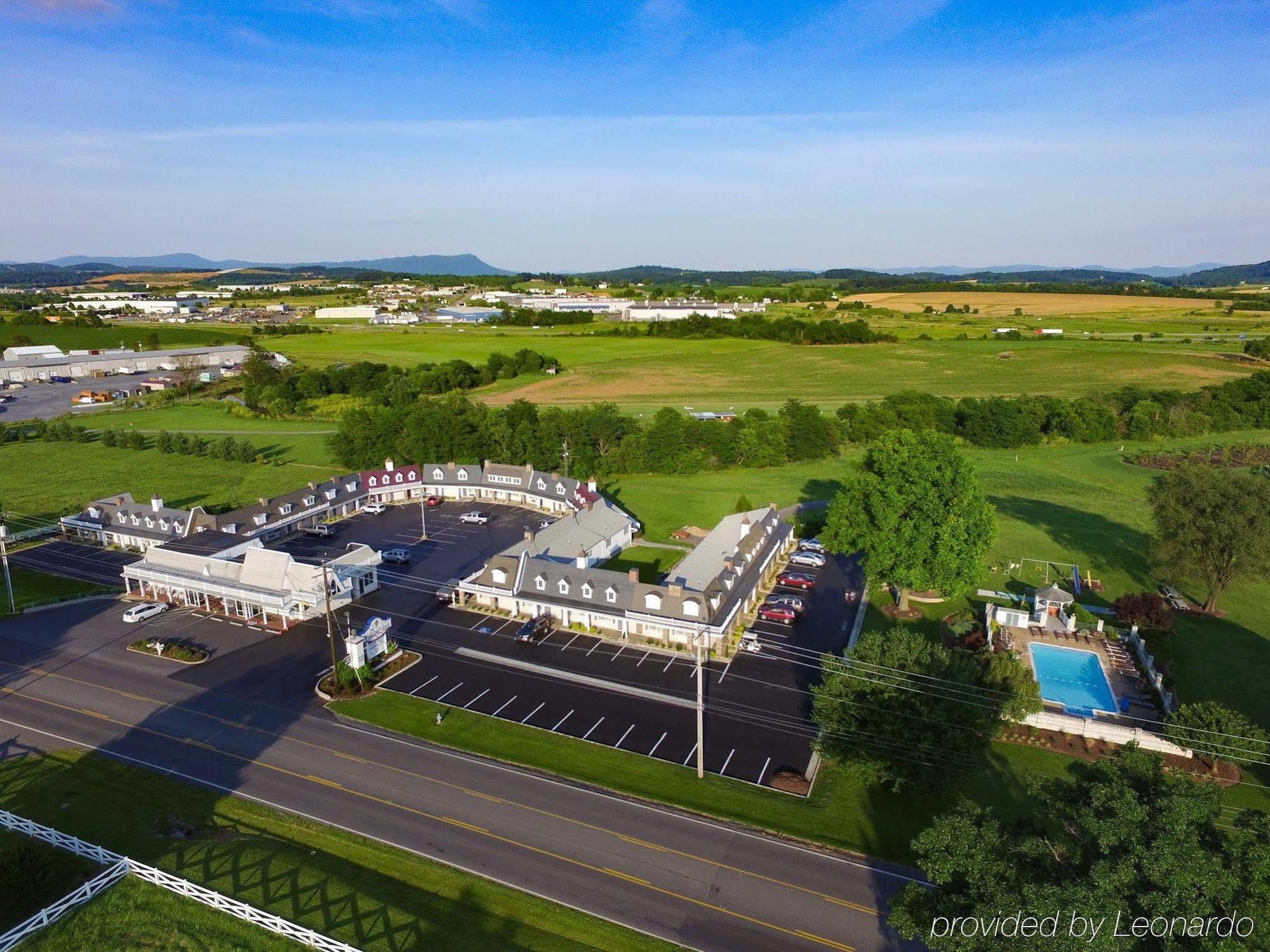 The Village Inn Харрисонберг Экстерьер фото